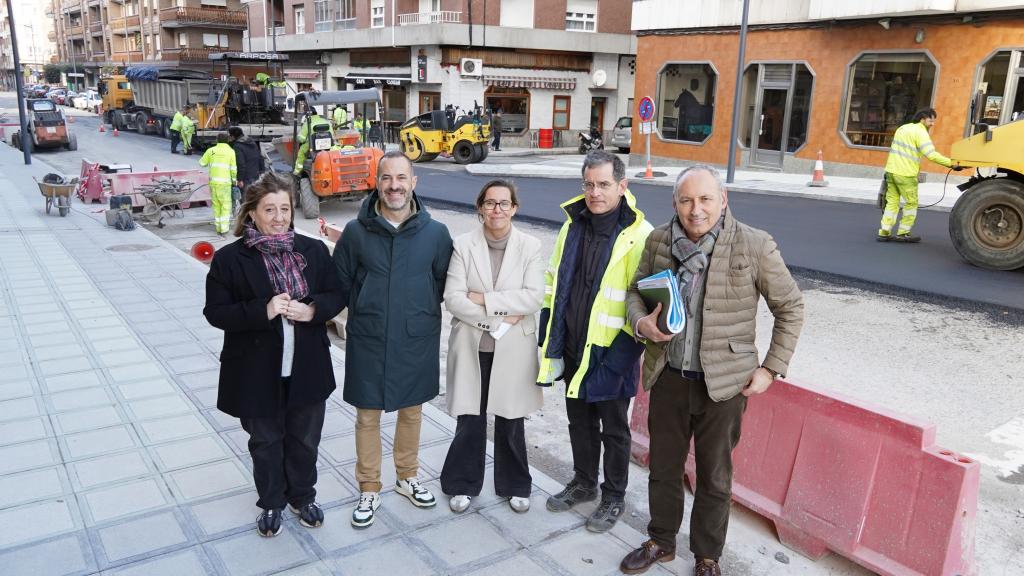 Últimos remates de las obras de renovación de un tramo de la Avenida de Oviedo de El Berrón
