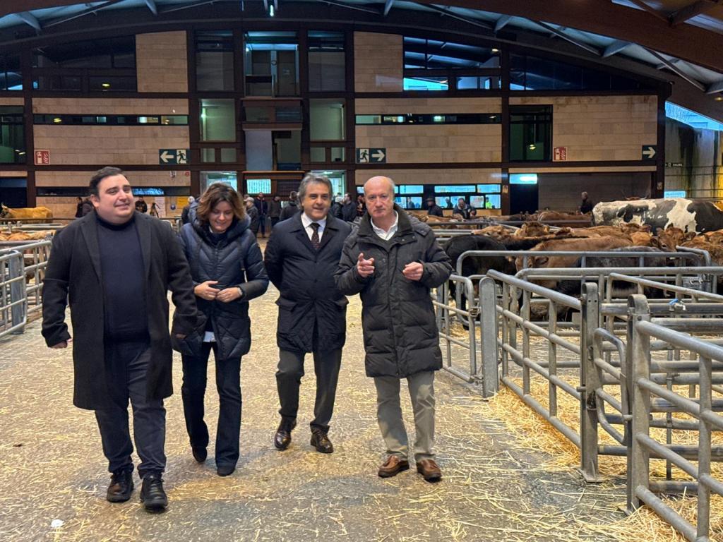 El Partido Popular acusa al alcalde de Siero y al Principado de estar jugando con el mercado de la Pola y poniendo en riesgo el futuro de una referencia para el sector ganadero