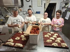 El Tapin - La Tahona El Castaneu vende más de 2.000 bollos de comadres