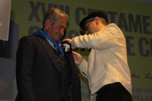 El Tapin - Miguel Ángel Revilla recibió la I Insignia de Honor de la Asociación Amigos del Roble