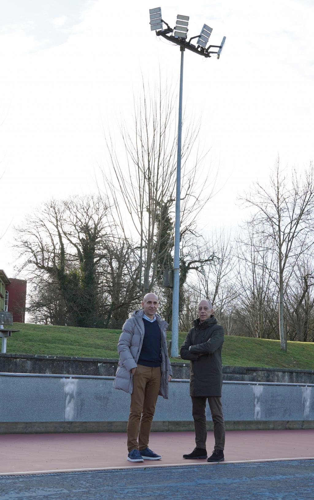 Siero mejora la pista de patinaje del IES Juan de Villanueva