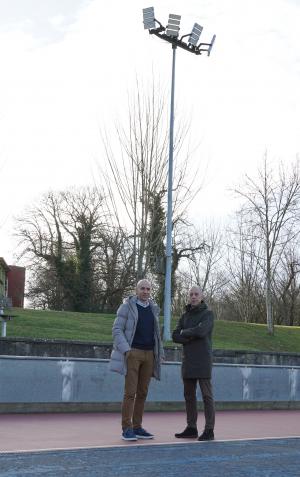 El Tapin - Siero mejora la pista de patinaje del IES Juan de Villanueva