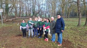 El Tapin - Masaveu Industria organizó una nueva jornada de sensibilización ambiental con los alumnos del colegio público de San Cucao