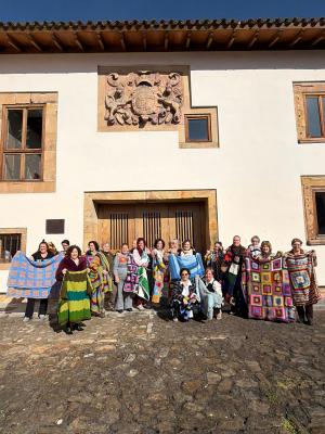 El Tapin - El IV Maratón Solidario de Crochet se celebra este fin de semana en el Palacio Marqués de Santa Cruz, en Pola de Siero