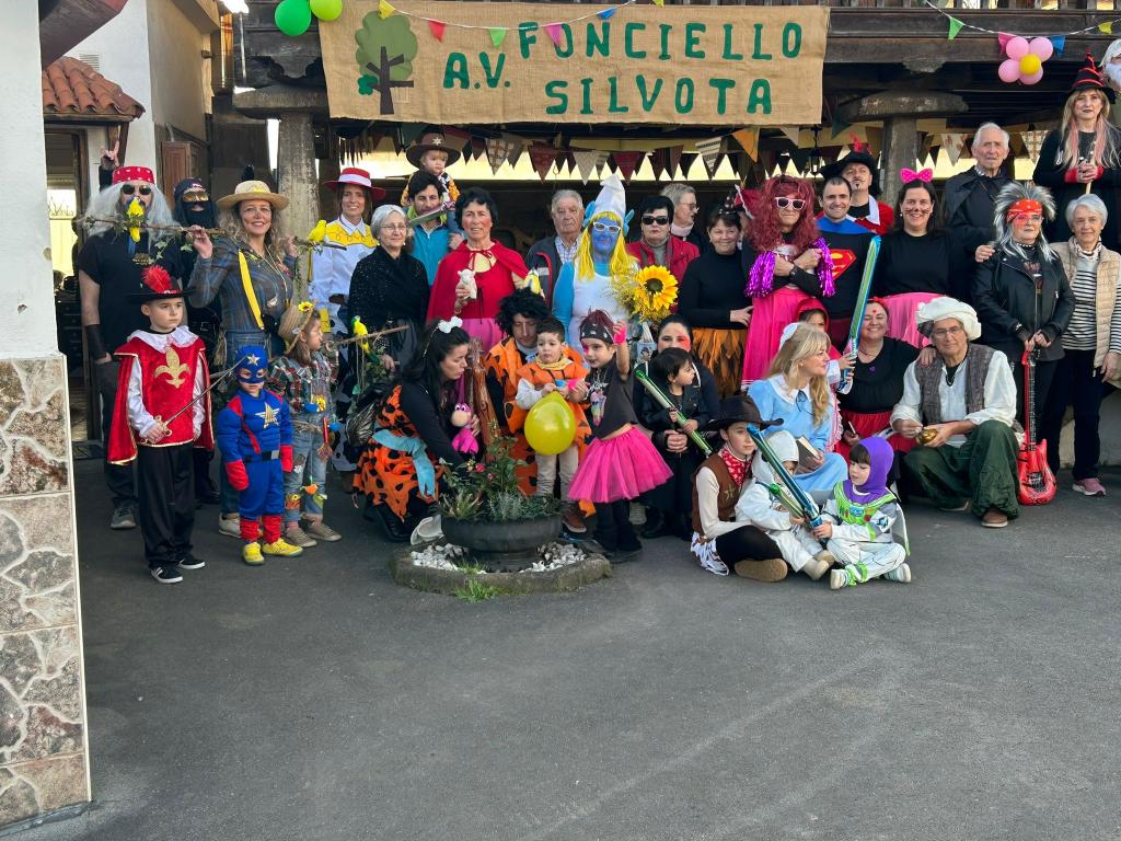 Desfile, premios y merienda para celebrar el Antroxu en Fonciello y Silvota Pueblo