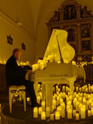 El interior del Castillo de San Cucao acogerá cuatro conciertos “A la Luz de las Velas”