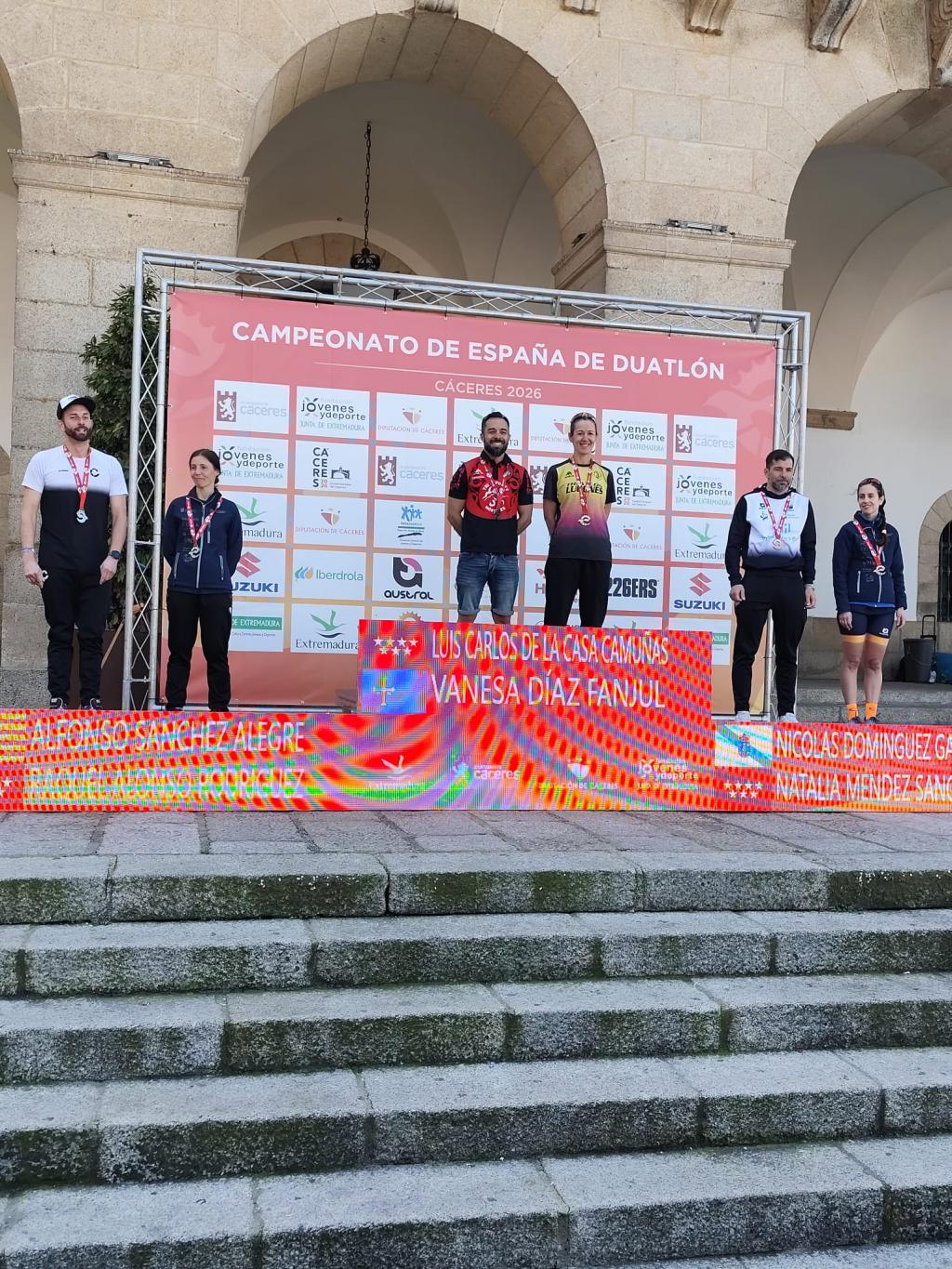 El Triatlón Lugones se trae de Cáceres tres medallas de oro