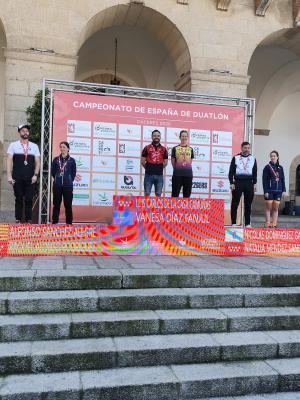 El Tapin - El Triatlón Lugones se trae de Cáceres tres medallas de oro