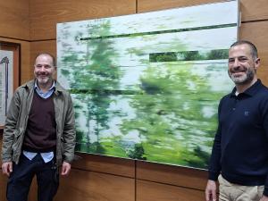 El Tapin - El artista, Rafael Rollón, fue recibido por el alcalde de Siero, en la alcaldía donde se encuentra una de sus piezas