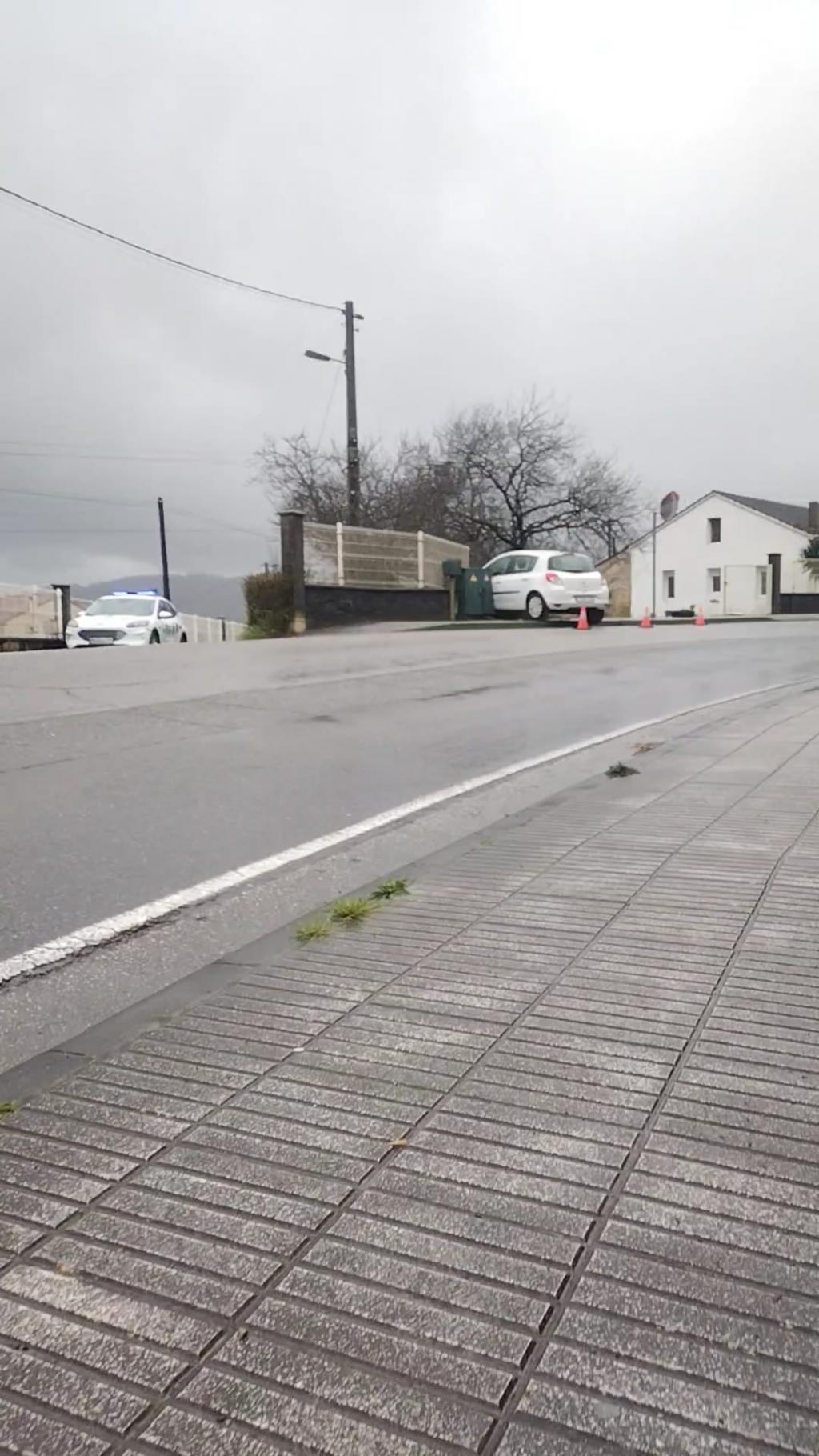 Un vehículo se sale de la vía en la carretera de San Cucao
