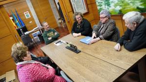 El Tapin - El alcalde de Siero recibe a la nueva directiva de la Asociación de Mayores de Meres