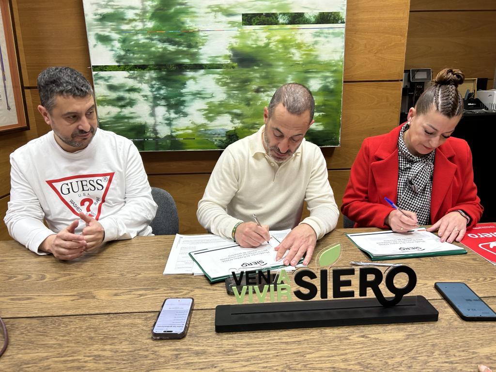 IU Siero firmó el acuerdo para apoyar el expediente de modificación de crédito que se llevará a pleno el 17 de marzo