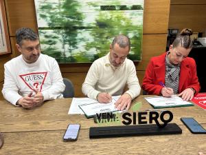 El Tapin - IU Siero firmó el acuerdo para apoyar el expediente de modificación de crédito que se llevará a pleno el 17 de marzo