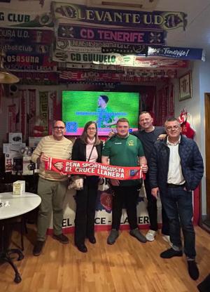 El Tapin - La Peña Sportinguista El Cruce de Posada de Llanera entrega la cesta tras repetirse el sorteo