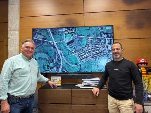 El Tapin - El Ayuntamiento de Siero mejorará la iluminación en el camino de acceso a Meres, en la parroquia de Tiñana, y en un tramo de la carretera SI-6