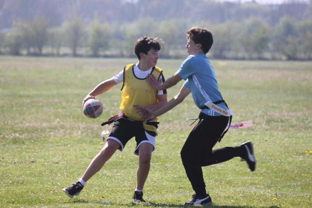 El club All-Rugby reúne a cerca de 300 alumnos en La Morgal en una jornada para fomentar el deporte base