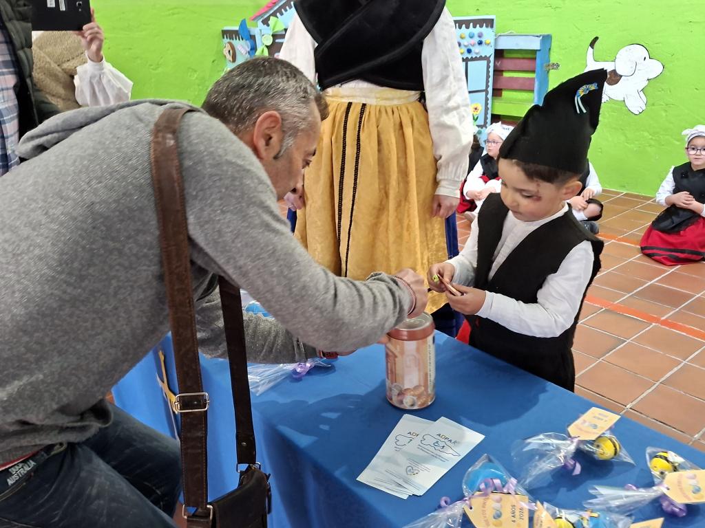 El Colegio Público Peña Careses celebra su Mercado Solidario de Güevos Pintos