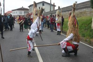 GALERÍA DE IMÁGENES: Valdesoto se llenó de diversión y color gracias a la XVI edición de les Xornaes de Mazcaraes de Iviernu