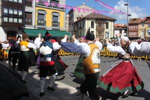 El Tapin - El Ayuntamiento de Siero recupera el desfile con motivo de la fiesta de los  Güevos Pintos