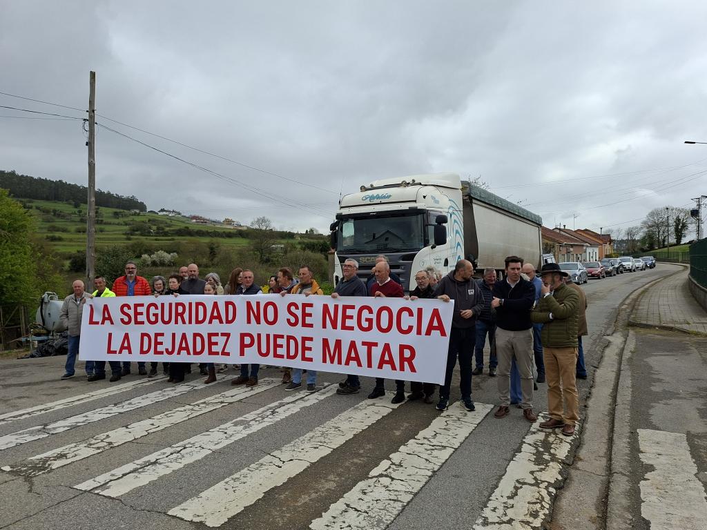 Los vecinos de San Cucao denuncian inseguridad vial y robos y exigen medidas urgentes al Ayuntamiento