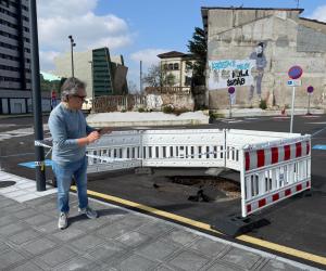 El Tapin - El PP de Siero denuncia defectos graves en el firme del aparcamiento de la calle Florencio Rodríguez, en la Pola, siete meses después de su inauguración