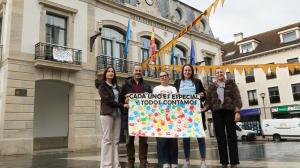 El Tapin - Siero visibiliza el autismo con carteles infantiles en la Casa Consistorial en el Día Mundial de Concienciación