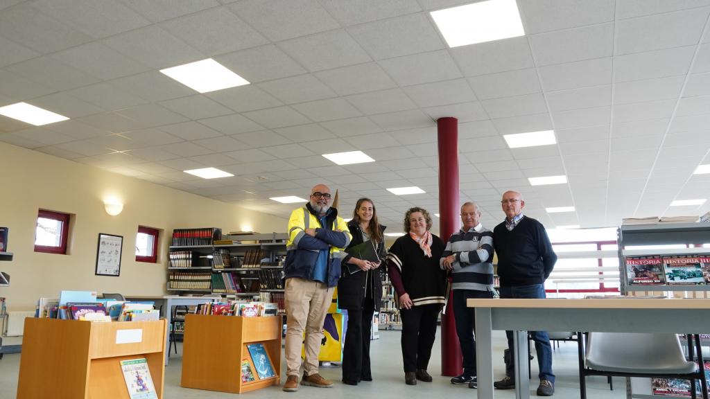 Finalizados los trabajos de renovación de la iluminación a tecnología LED en el Centro Polivalente Integrado de Carbayín Alto, con una inversión de 9.800 euros