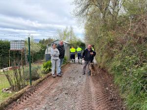 El Tapin - El Ayuntamiento de Siero colabora en la mejora del camino de Campidre en Castiello con aportación vecinal