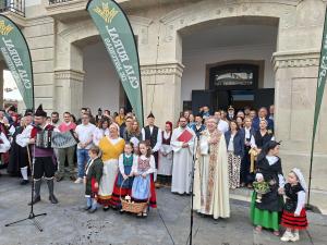 El Tapin - La Pola Siero celebra su tradicional fiesta de los Güevos Pintos en un ambiente festivo y reivindicativo