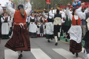 El Tapin - Multitudinario desfile folclórico de Güevos Pintos