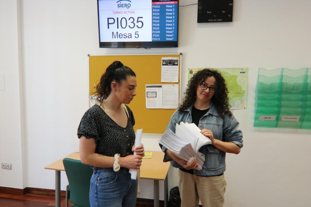 La Plataforma por el Agua de Siero presenta 10.854 firmas para exigir una consulta ciudadana sobre la privatización del servicio