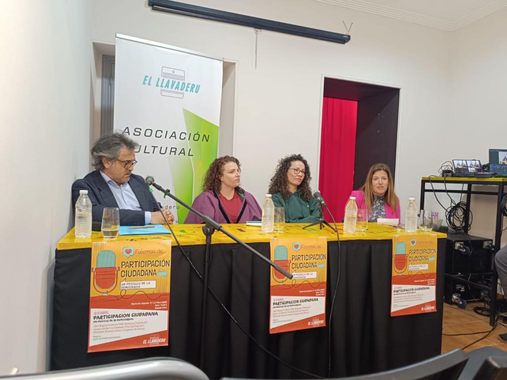 "La participación ciudadana se resiente si desde los poderes públicos se desincentiva", una de las concluisiones del debate en el Llavaderu