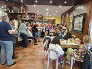 El Tapin - La Coral Polifónica de Llanera cierra con éxito el III Festival de Cancios de Chigre, en el Restaurante La Campana