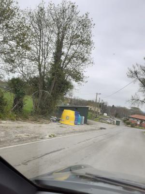 El Tapin - La Asociación de Vecinos de Cayés solita un aumento en las frecuencias de la recogida de basura en la parroquia