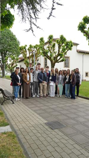 El Tapin - El Ayuntamiento de Siero recibe a estudiantes checos en intercambio educativo