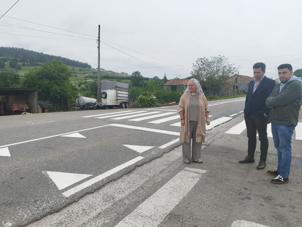 La alcaldesa de Llanera anuncia que el paso de peatones inteligente de San Cucao estará listo en un mes