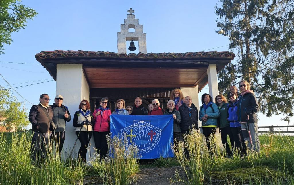 La Asociación Siero Jacobeo completa con éxito la tercera etapa del Camín de los Santuarios entre Nava e Infiesto