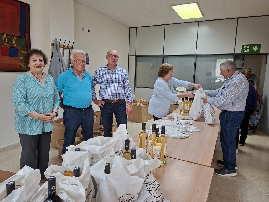 La Asociación de Pensionistas y Jubilados de Lugones entregó el bollo a sus socios