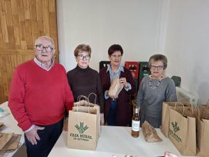 El Tapin - La Asociación de Pensionistas de Valdesoto celebra el 1 de mayo con reparto de bollos, actividades y baile