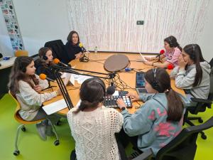 El Tapin - La periodista y escritora, Alma Guillermoprieto, reivindica ante los alumnos del IES La Fresneda la lectura en tiempos de desinformación