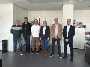 El Tapin - La consejería de Salud se compromete a actuar en el consultorio de Lieres y estudiar su reforma integral