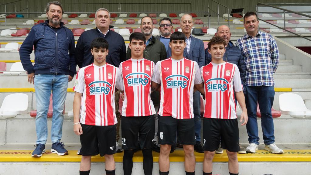 El Ayuntamiento de Siero firma un acuerdo de patrocinio con el Club Siero