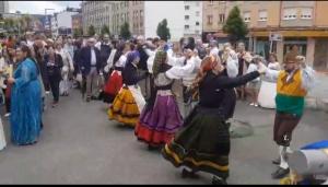 El Tapin - Los grupos folclóricos de Siero visitan diferentes localidades con motivo del Día de Les Lletres Asturianes