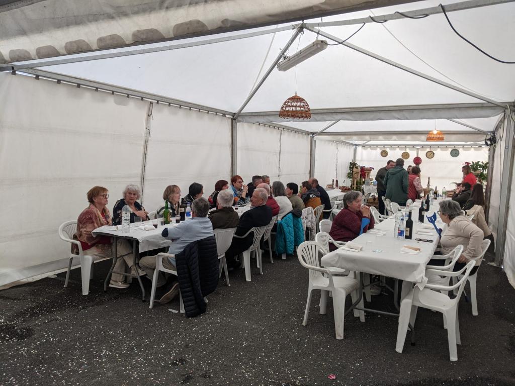 El Mercado Tradicional de Samartino reunió artesanía, música y gastronomía asturiana durante dos jornadas festivas
