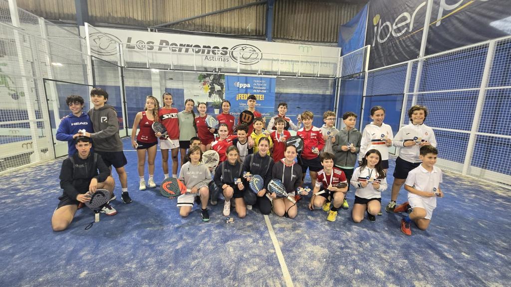 Récord de participación en la cuarta prueba del circuito asturiano de menores de pádel con casi 200 participantes