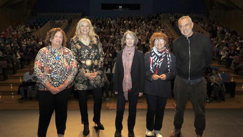 Siero reúne a los clubes de lectura de Asturias en un encuentro con la escritora Marta Sanz