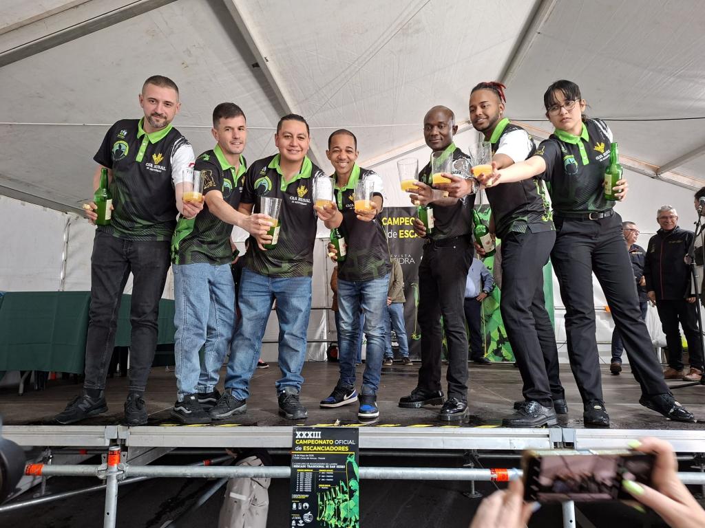 Rubén Campa, revalida su título como campeón local del Concurso de Escanciadores de San Isidro