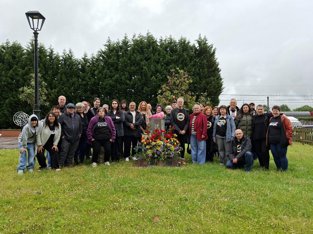 Xuntes y Diversas de Llanera reivindica una Asturias “libre y diversa” en el Día contra la LGTBIAQ+fobia