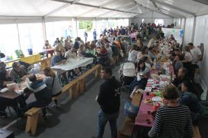 El Tapin - GALERÍA DE IMÁGENES: Más de 500 personas disfrutaron de la comida en la calle de San Isidro