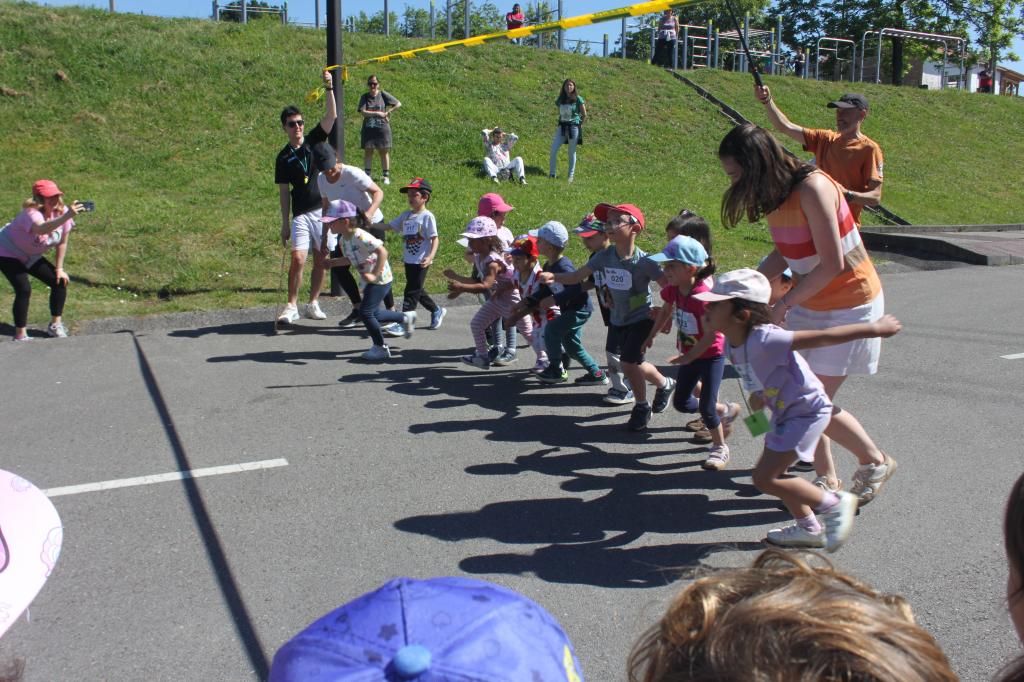 El Colegio Público Celestino Montoto reúne a 425 alumnos en su IX Carrera Solidaria a beneficio de ADPA